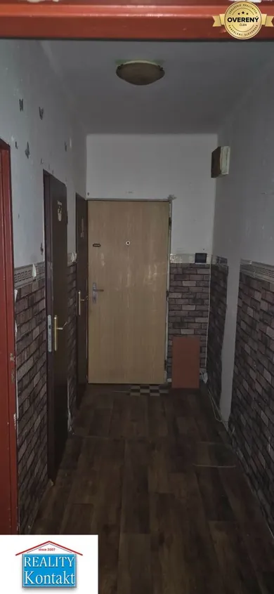 Na prenájom 1-izbový byt, 40 m², Nové Zámky, Námestie republiky