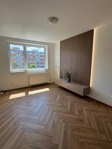 Na predaj 2-izbový byt, 55 m², Nitra, Coboriho