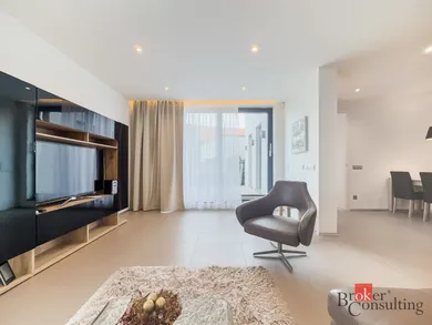 Na prenájom 2-izbový byt, 68 m², Bratislava-Nové Mesto, Bárdošova