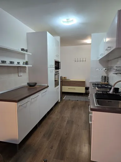 Na prenájom 3-izbový byt, 74 m², Nové Zámky, J. Kráľa