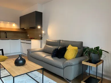 Na prenájom 2-izbový byt, 60 m², Bratislava-Ružinov, Sputniková