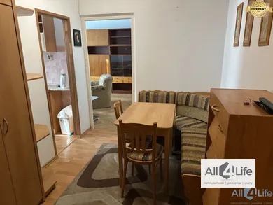 Na predaj 2-izbový byt, 49 m², Piešťany, Teplická