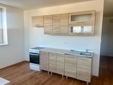 Na predaj 5-izbový byt, 227 m², Poprad, Dlhé hony