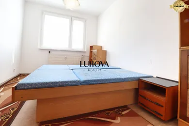 Na prenájom 3-izbový byt, 69 m², Púchov, Námestie slobody
