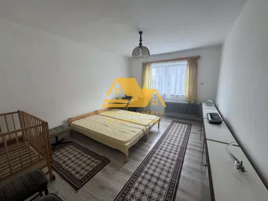 Na predaj 5-izbový dom, 472 m², Bešeňov