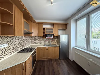 Na predaj 3-izbový byt, 77 m², Piešťany, Royova