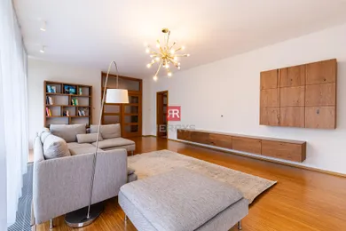 Na prenájom 3-izbový byt, 186 m², Bratislava-Staré Mesto