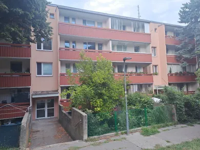 Na predaj 4-izbový byt, 67 m², Bratislava-Dúbravka, Bujnákova