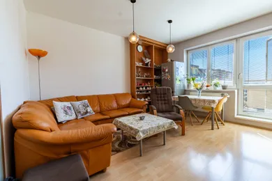 Na predaj 2-izbový byt, 57 m², Bratislava-Petržalka, Šustekova