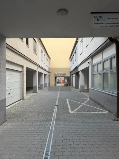 Na prenájom komerčné, 60 m², Trnava, Ulica Hlavná