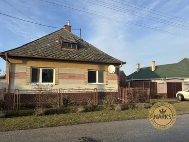 Дома на продажу, 5-комнатные, Pata · €165 000