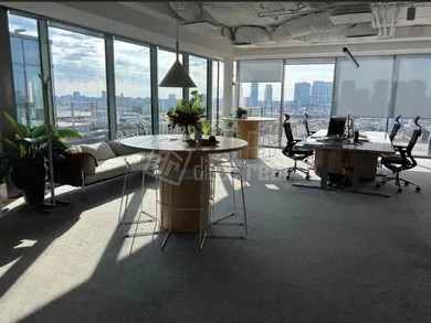 Na prenájom komerčné, 344 m², Bratislava-Staré Mesto, Námestie 1. mája
