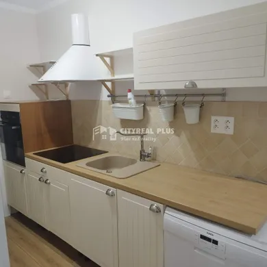 Mieszkania na wynajem, 3-pokojowe, Nové Zámky · €580