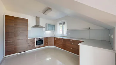 Na prenájom 4-izbový byt, 108 m², Bratislava-Staré Mesto