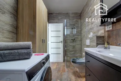 Na predaj 4-izbový dom, 91 m², Rovinka, Školská