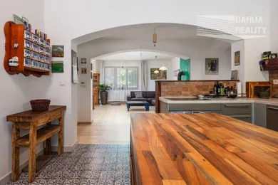 Na predaj 6-izbový dom, 420 m², Vištuk