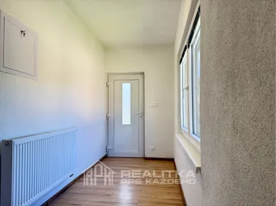 Na predaj dom, 180 m², Lodno