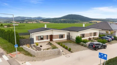 Na predaj 4-izbový dom, 80 m², Trenčín, Bratislavská
