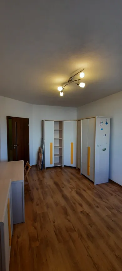 Na prenájom 3-izbový byt, 68 m², Bratislava-Vrakuňa, Hradská