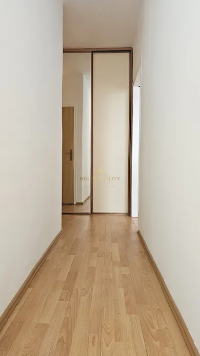 Na predaj 1-izbový byt, 38 m², Bratislava-Dúbravka, Saratovská