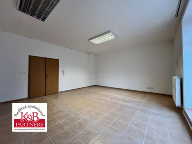 Na prenájom komerčné, 100 m², Trenčín, Legionárska