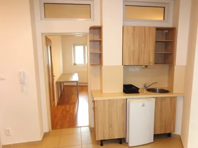 Komerčné priestory na prenájom, Banská Bystrica · €500