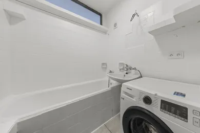 Na predaj 3-izbový byt, 70 m², Bratislava-Petržalka, Ľubovnianska