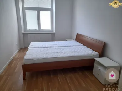 Na prenájom 2-izbový byt, 46 m², Bratislava-Staré Mesto, Ľadová