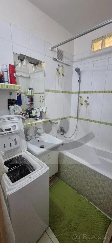 Na predaj 2-izbový byt, 67 m², Komárno, Bisk.Királya