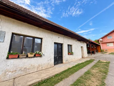 Na predaj 10-izbový dom, 300 m², Krušovce