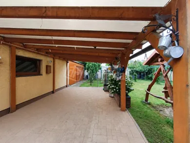 Na predaj dom, 320 m², Mostová
