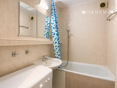Na predaj 1-izbový byt, 36 m², Bratislava-Ružinov, Trenčianska