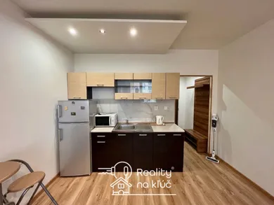 Na prenájom 1-izbový byt, 25 m², Nové Zámky, Nábrežná