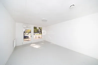 Na prenájom komerčné, 44 m², Bratislava-Ružinov, Záhradnícka