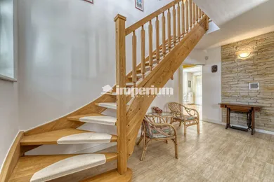 Na predaj 4-izbový dom, 198 m², Hamuliakovo