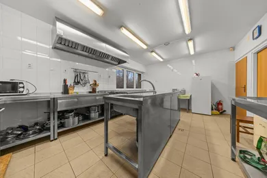 Na predaj 14-izbový rekreačný dom, 200 m², Modra, Moyzesova