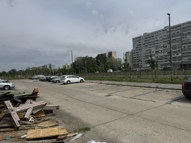 Na predaj komerčné, 804 m², Bratislava-Petržalka, Holíčska
