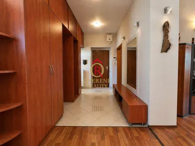 Na predaj 4-izbový byt, 156 m², Banská Bystrica, Robotnícka