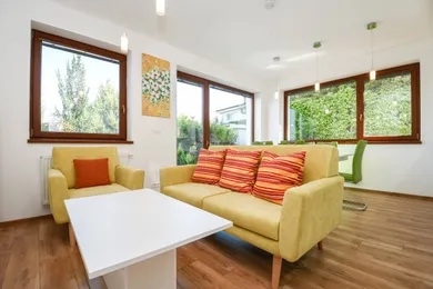 Byty na prenájom 4-izbový, Bratislava-Nové Mesto · €1 700