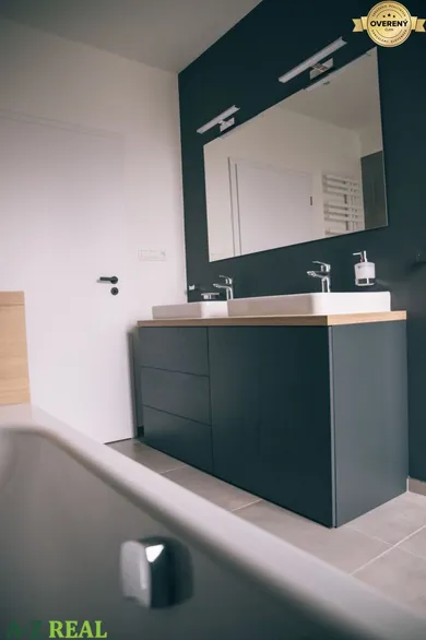 Na prenájom 4-izbový byt, 110 m², Bratislava-Nové Mesto, Jaskový rad