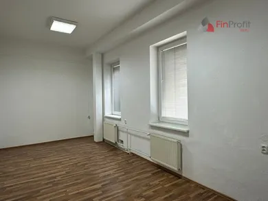 Na prenájom komerčné, 23 m², Bratislava-Staré Mesto, Radlinského