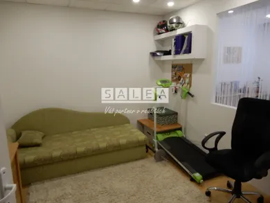 Na predaj 3-izbový byt, 83 m², Levice, Perecka