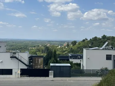 Na predaj pozemok, 654 m², Bratislava-Devín, Včeláriková