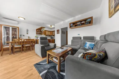 Mieszkania na sprzedaż, 4-pokojowe, Bratislava-Dúbravka · €385 000