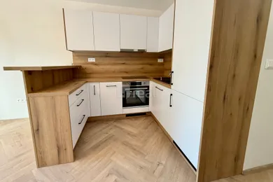 Na predaj 2-izbový byt, 42 m², Ivanka pri Dunaji, Okružná