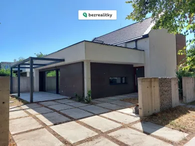 Na predaj 4-izbový dom, 154 m², Šamorín