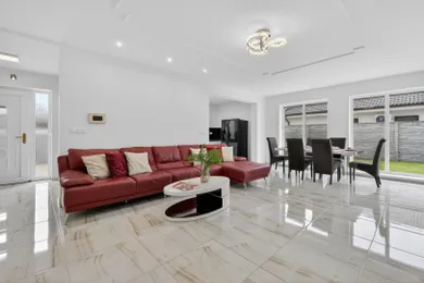 Na predaj 4-izbový dom, 128 m², Miloslavov, Neuvedená