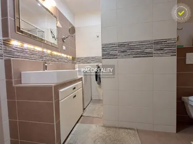 Na predaj 3-izbový byt, 64 m², Handlová
