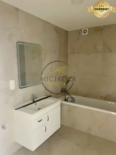 Na predaj 3-izbový byt, 77 m², Tomášikovo