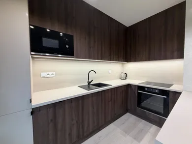 Na prenájom 1-izbový byt, 52 m², Galanta, Hlavná